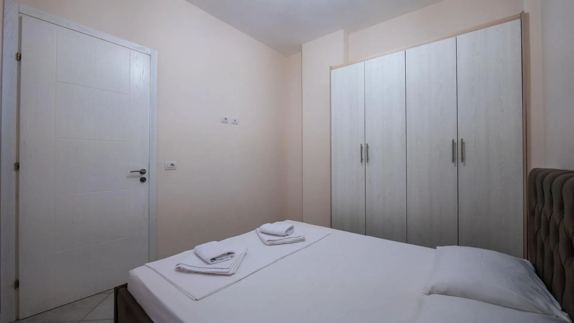 Sunshine Apartments Sarandë